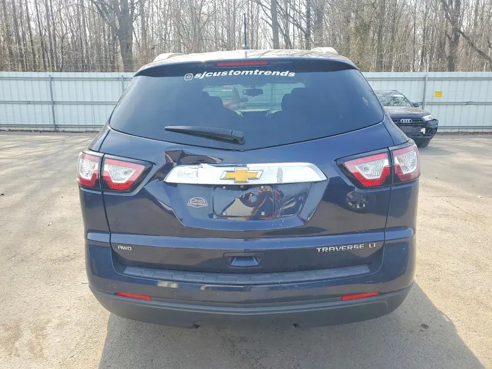 2015 CHEVROLET TRAVERSE LT  
