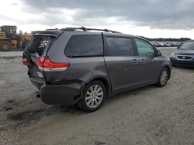 2012 TOYOTA SIENNA XLE  