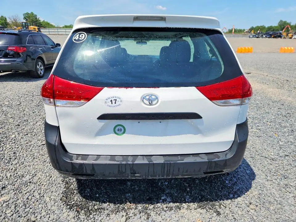 2014 TOYOTA SIENNA L 7-PASSENGER  