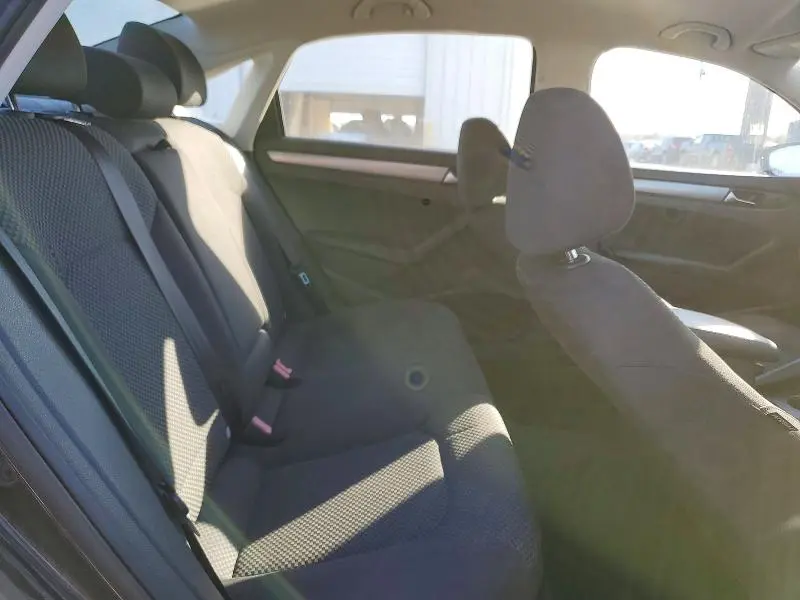 2012 VOLKSWAGEN PASSAT S  