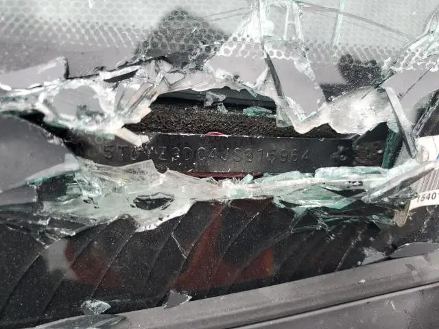 2018 TOYOTA SIENNA XLE  