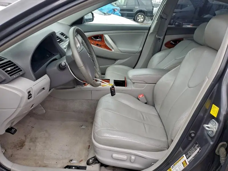 2011 TOYOTA CAMRY SE  