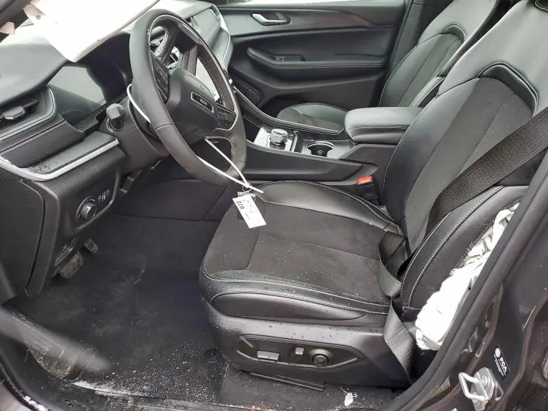 2024 JEEP GRAND CHEROKEE LAREDO  