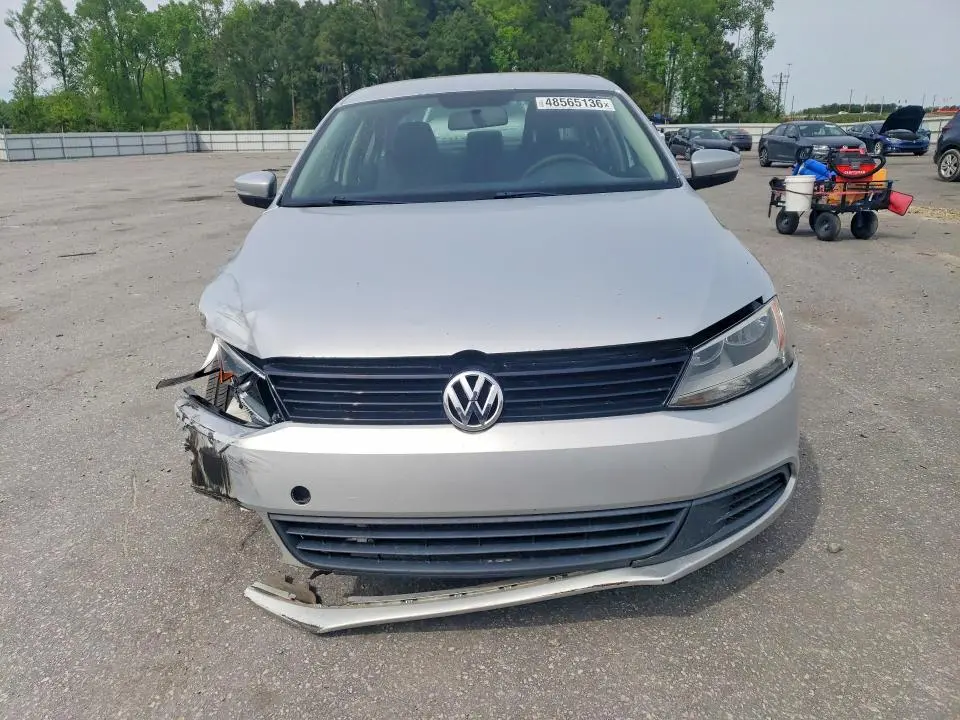 2011 VOLKSWAGEN JETTA SE  