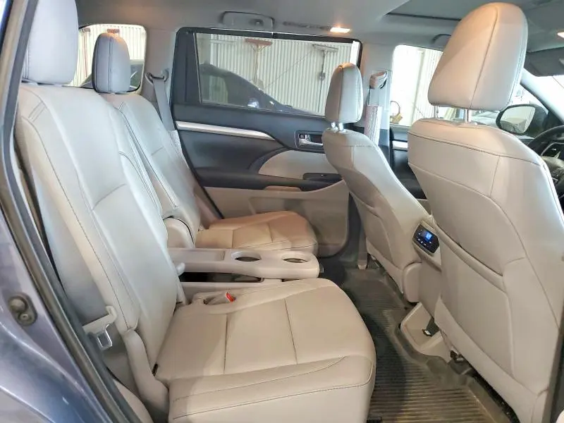 2018 TOYOTA HIGHLANDER XLE  