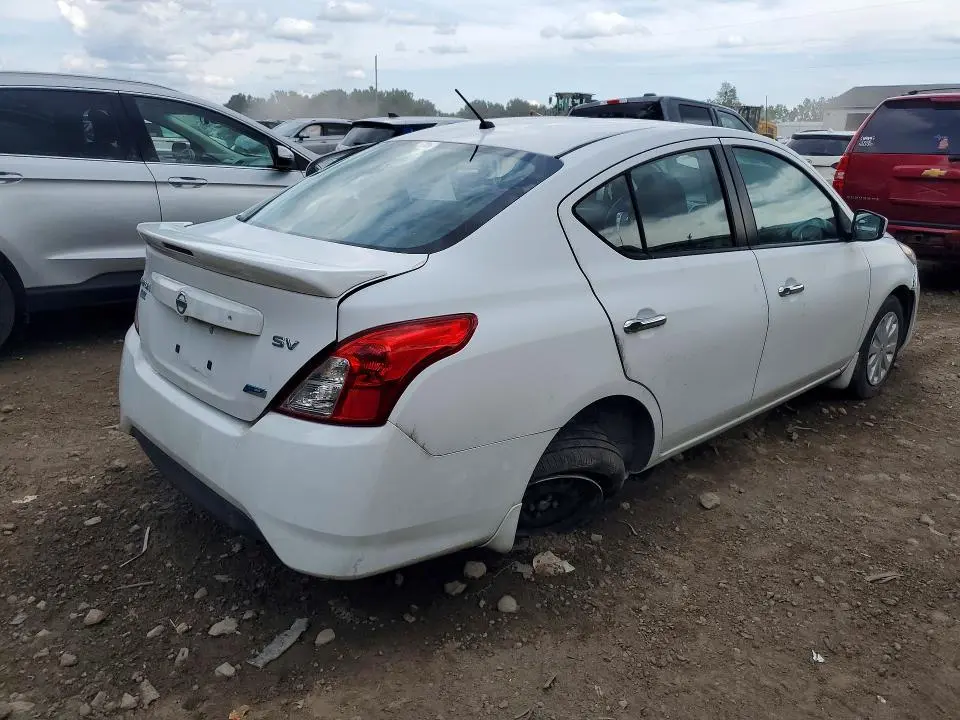 2015 NISSAN VERSA 1.6 SV  