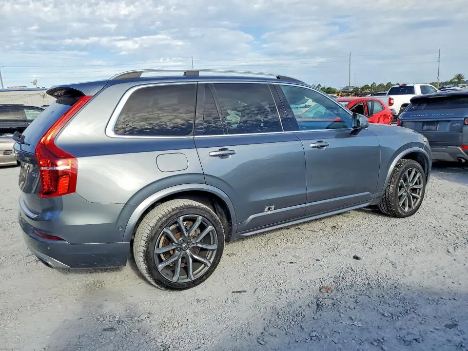 2017 VOLVO XC90 T6  