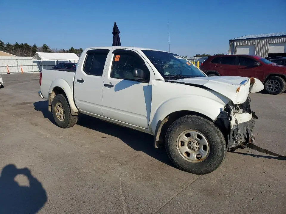 2014 NISSAN FRONTIER S  
