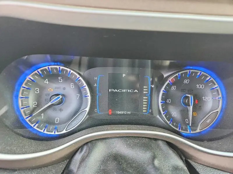 2017 CHRYSLER PACIFICA LX  