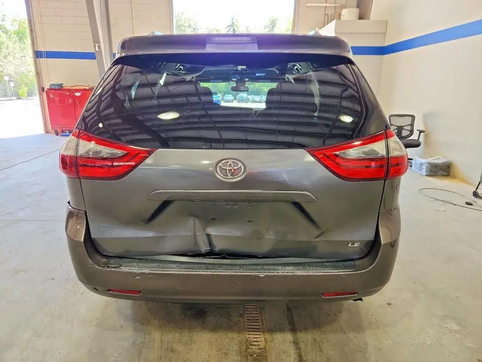 2020 TOYOTA SIENNA LE  