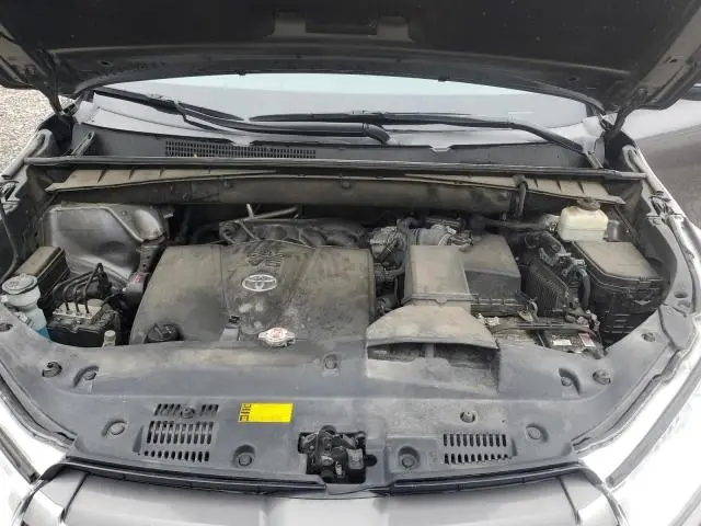 2018 TOYOTA HIGHLANDER SE  
