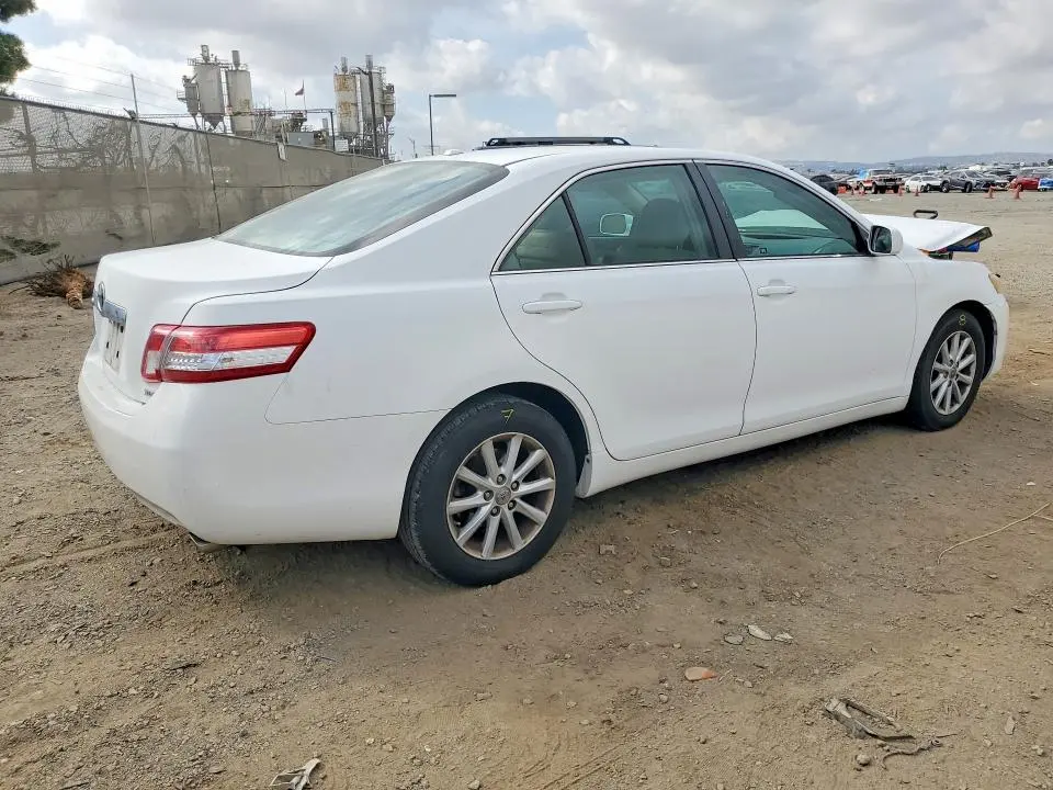 2011 TOYOTA CAMRY XLE  