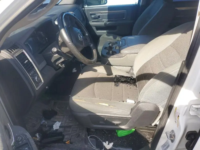 2016 RAM 1500 SLT  