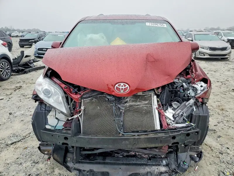 2017 TOYOTA SIENNA XLE  