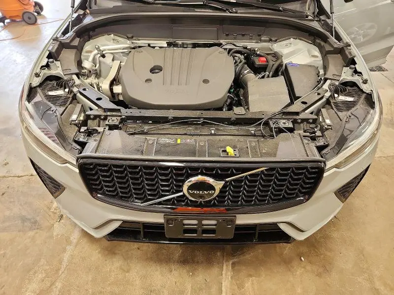 2025 VOLVO XC60 PLUS  