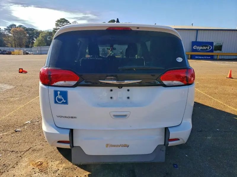 2022 CHRYSLER VOYAGER LX  