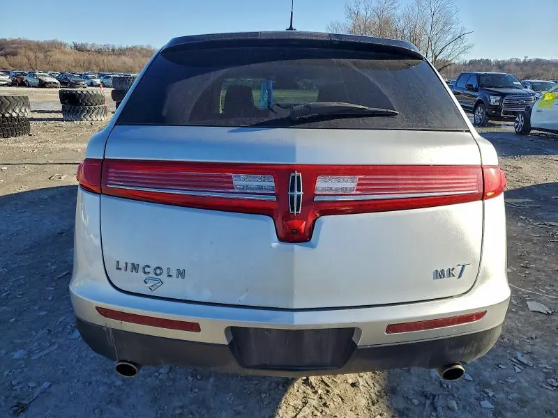 2016 LINCOLN MKT   