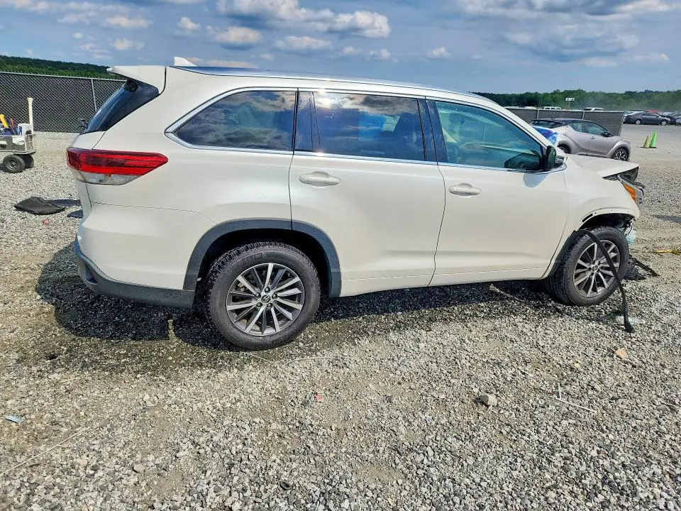 2018 TOYOTA HIGHLANDER XLE  