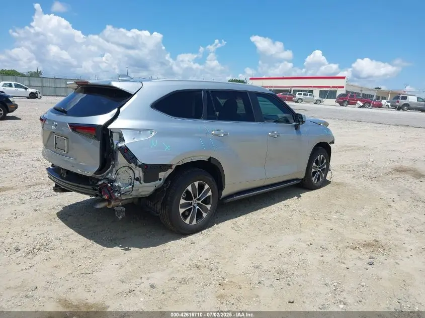2024 TOYOTA HIGHLANDER XLE