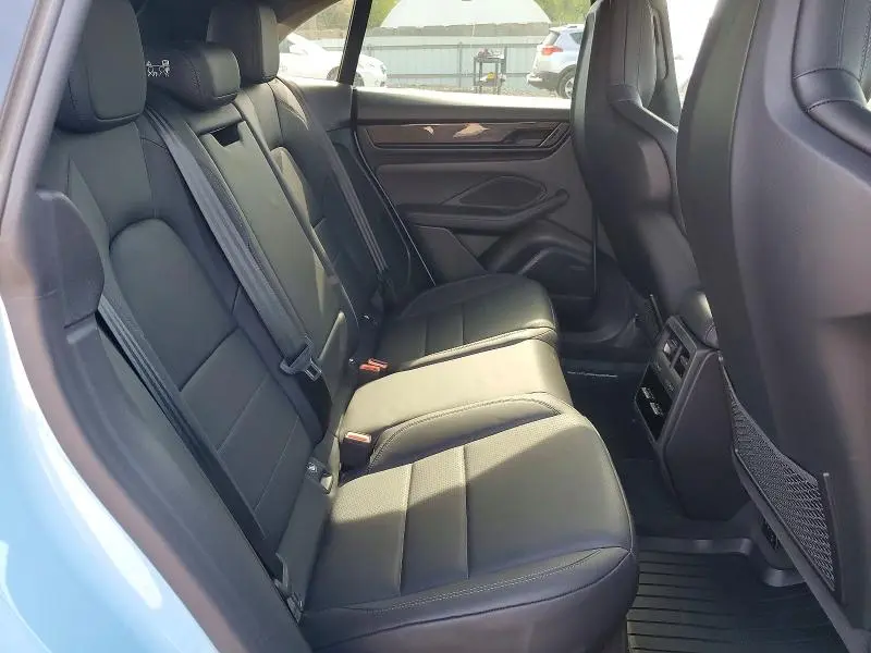 2025 PORSCHE MACAN TURBO  