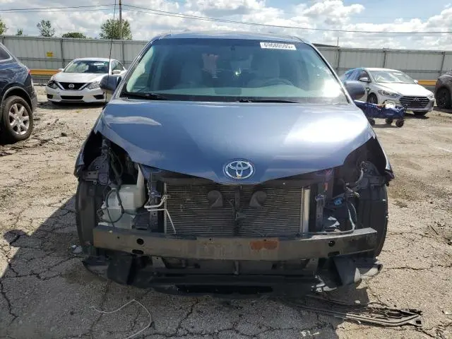 2014 TOYOTA SIENNA LE  