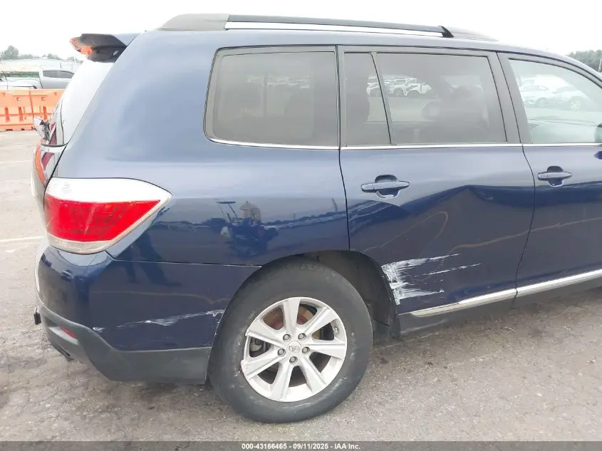 2011 TOYOTA HIGHLANDER BASE V6