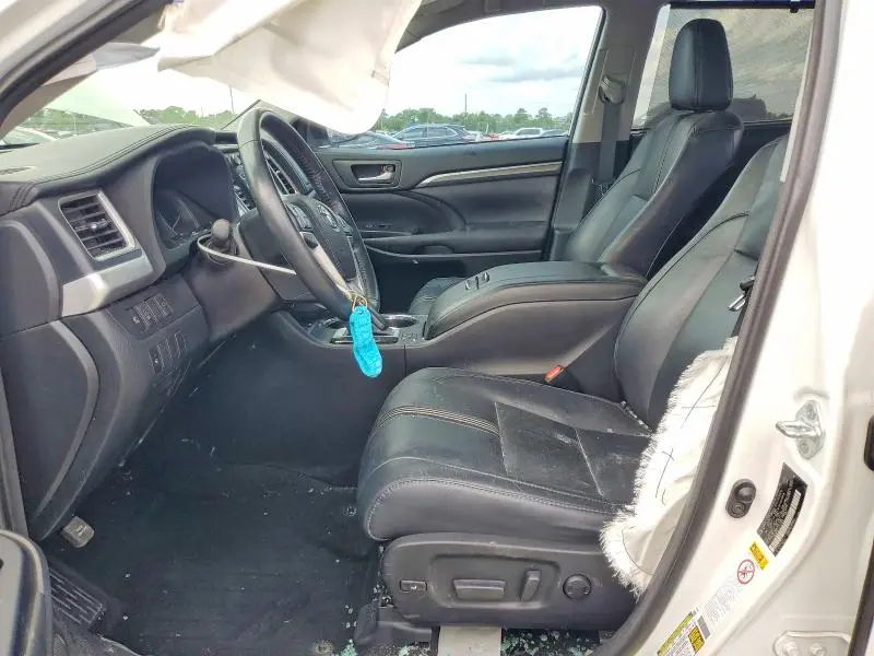 2018 TOYOTA HIGHLANDER SE  