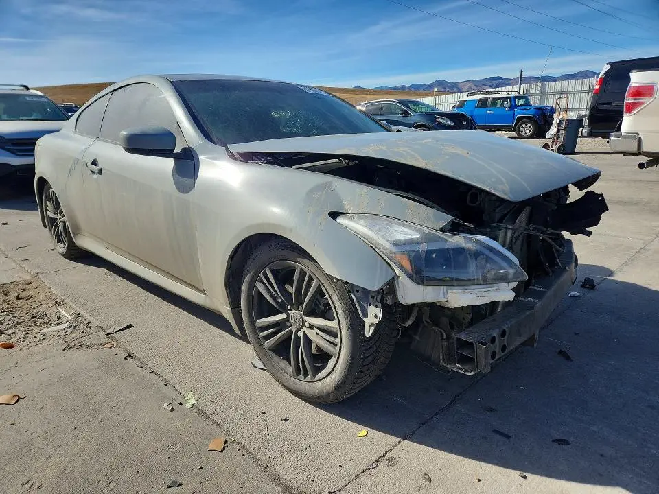 2011 INFINITI G37   