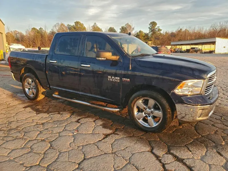 2016 RAM 1500 SLT  