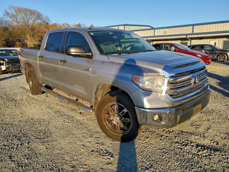 2016 TOYOTA TUNDRA CREWMAX SR5  