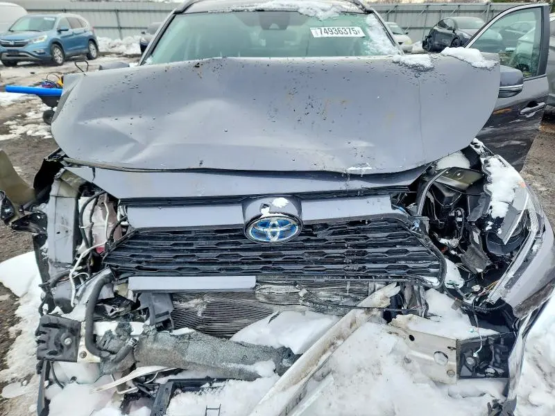 2021 TOYOTA RAV4 XLE  