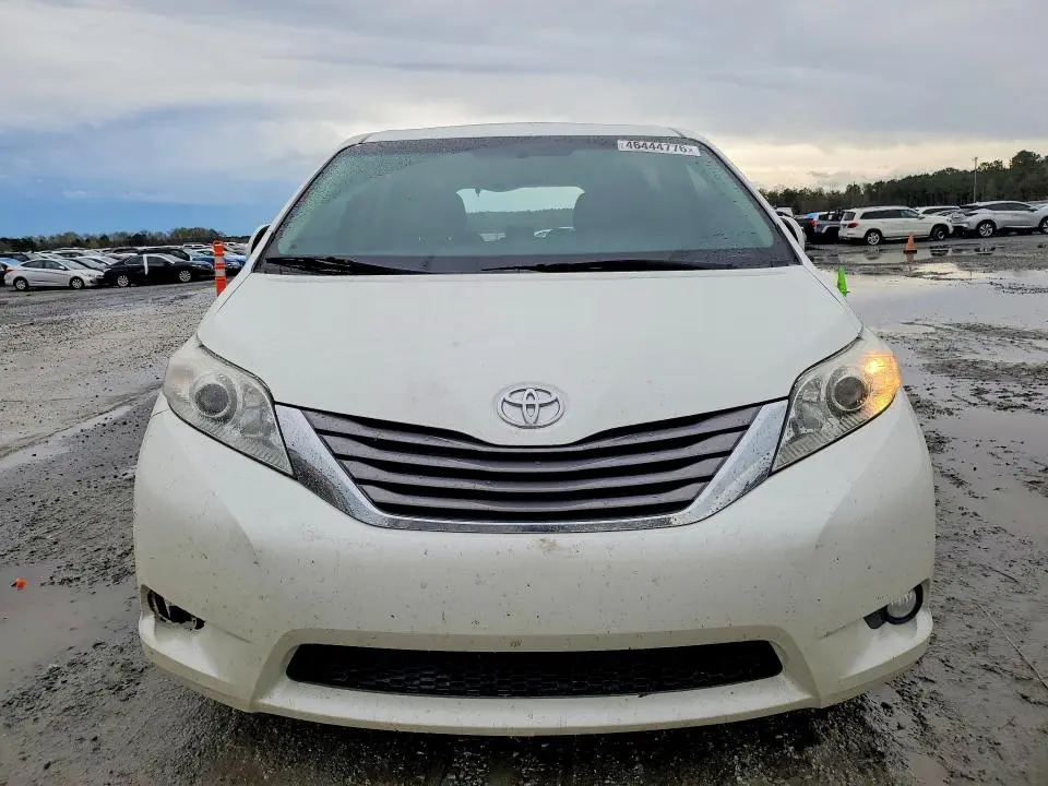 2015 TOYOTA SIENNA XLE 8-PASSENGER  