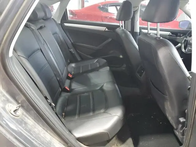 2013 VOLKSWAGEN PASSAT SE  