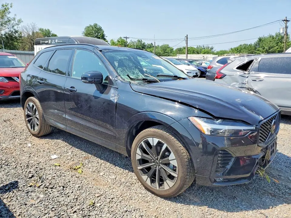 2026 VOLVO XC60 PLUS  