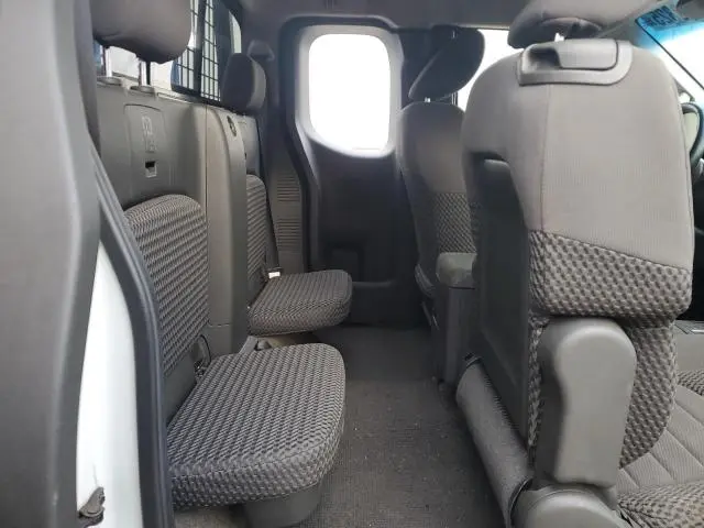 2013 NISSAN FRONTIER SV  