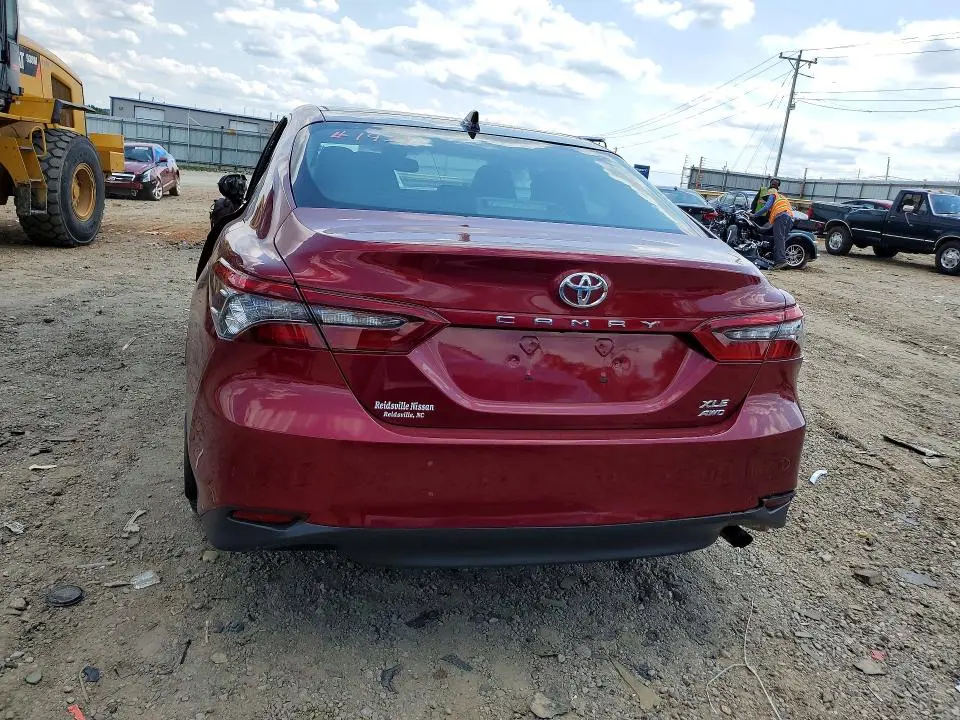 2021 TOYOTA CAMRY XLE  