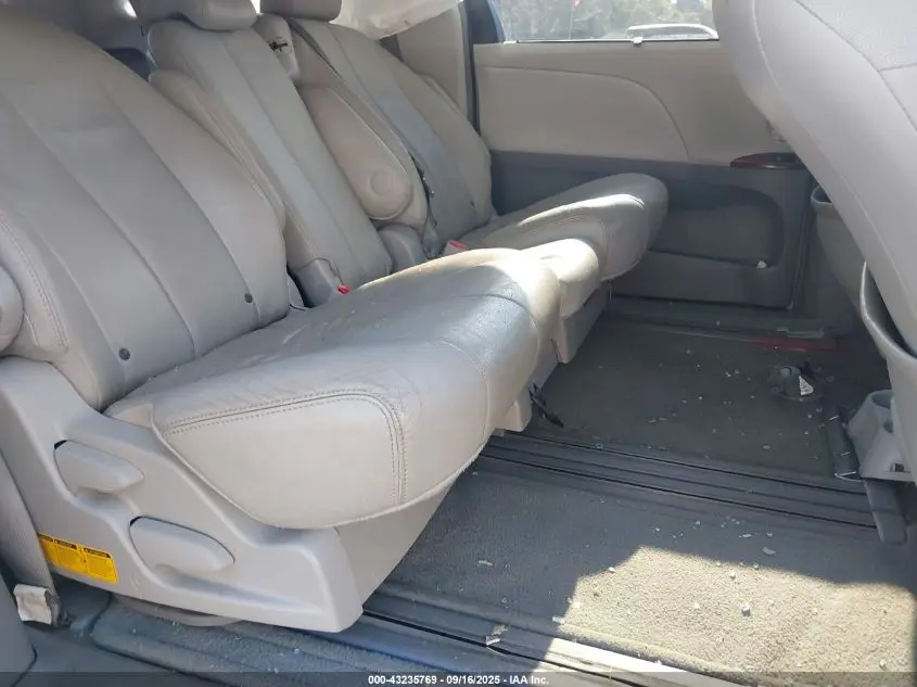 2014 TOYOTA SIENNA XLE V6 8 PASSENGER