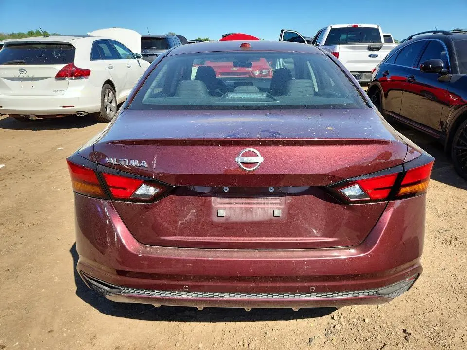 2025 NISSAN ALTIMA SV  