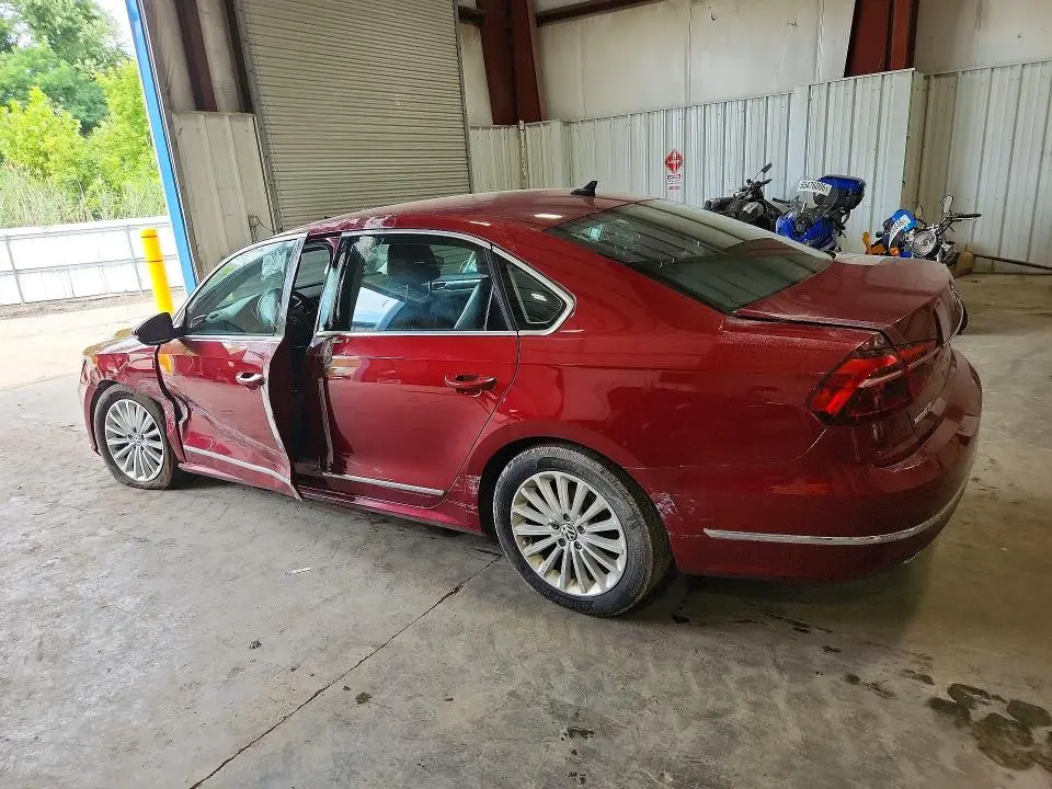 2017 VOLKSWAGEN PASSAT SE  