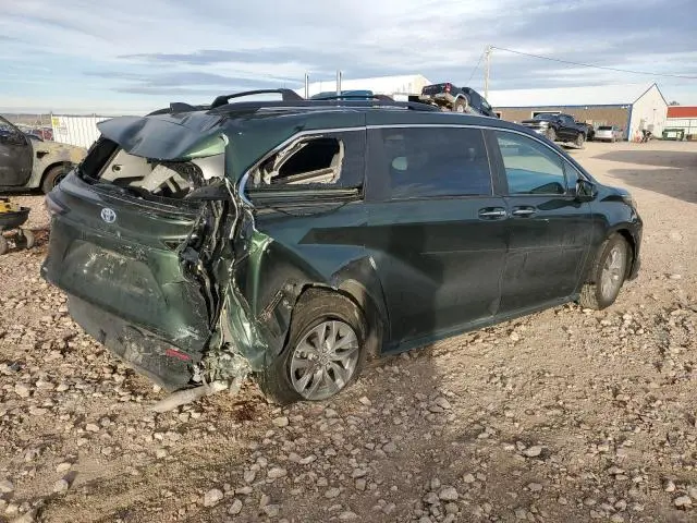 2024 TOYOTA SIENNA XLE  