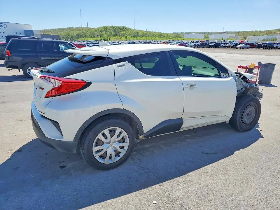 2021 TOYOTA C-HR LE  