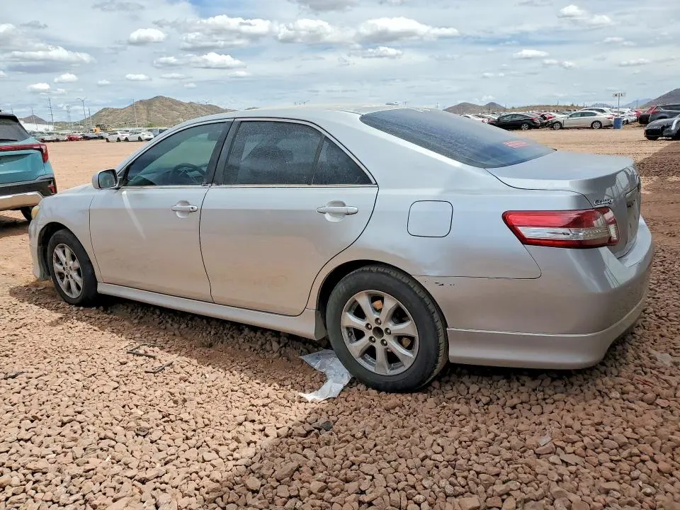 2011 TOYOTA CAMRY SE  