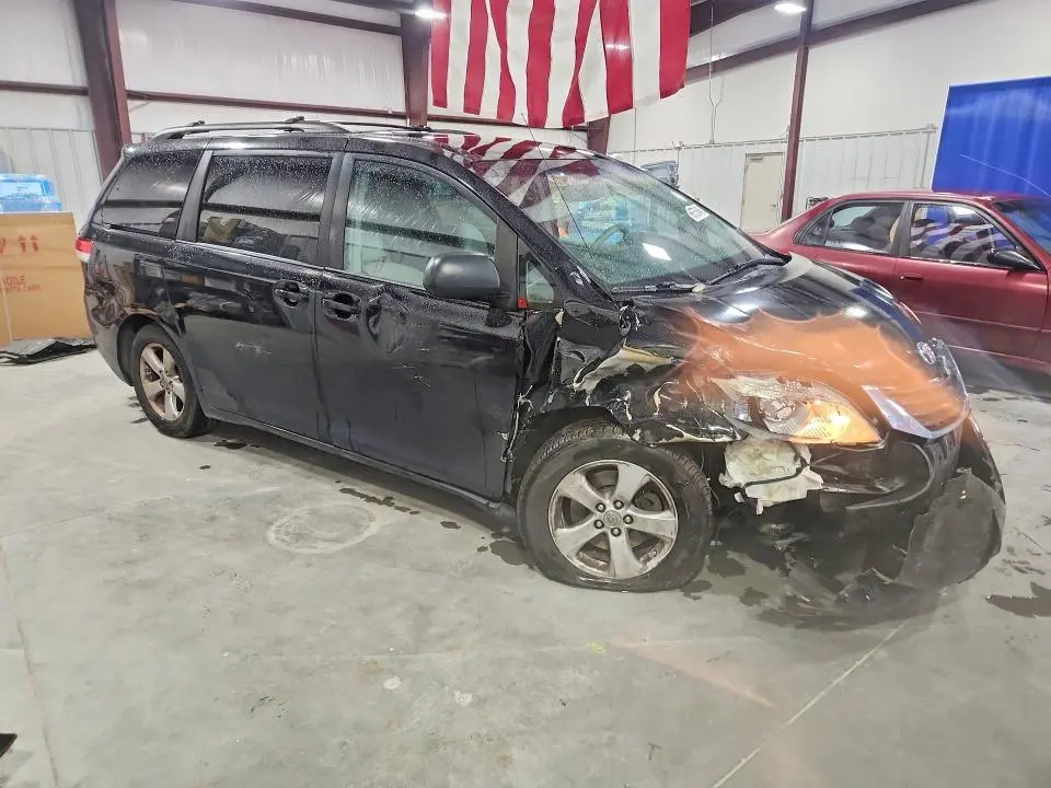 2011 TOYOTA SIENNA LE  