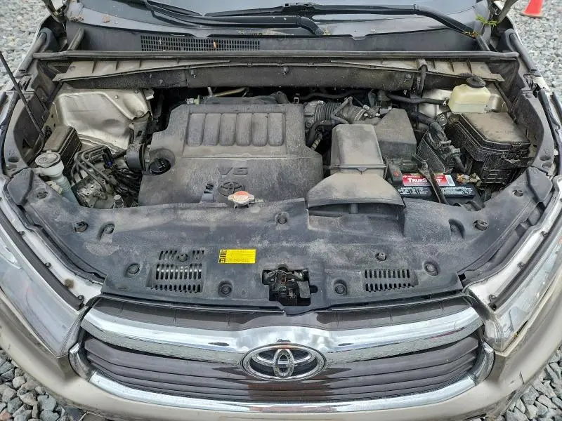 2016 TOYOTA HIGHLANDER XLE  