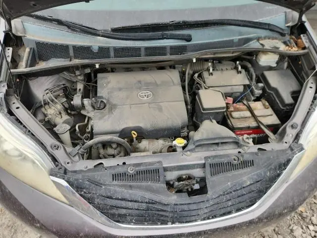 2013 TOYOTA SIENNA LE  