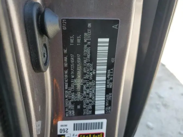 2021 TOYOTA SIENNA XLE  