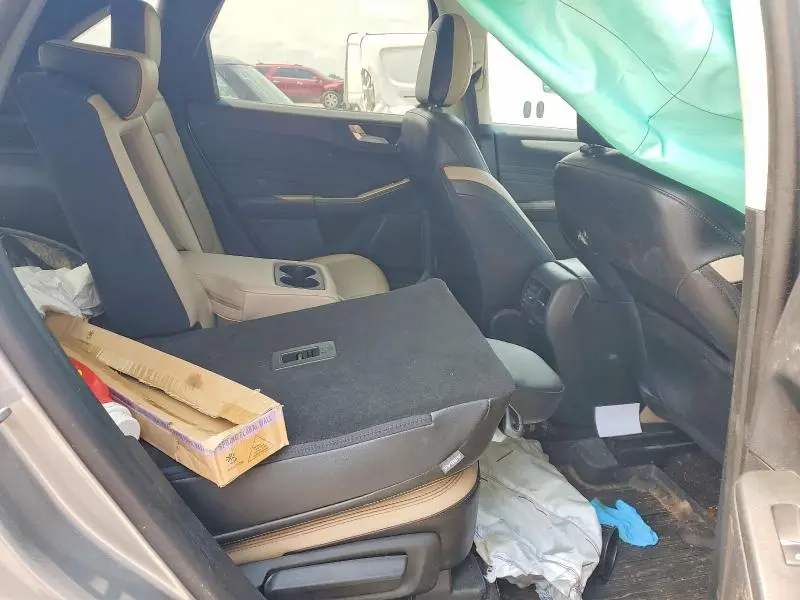 2022 FORD ESCAPE SEL  