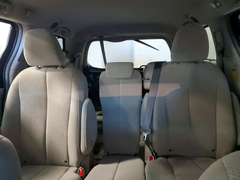 2014 TOYOTA SIENNA LE  