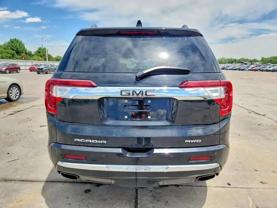 2022 GMC ACADIA DENALI  
