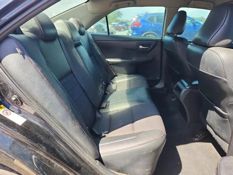 2015 TOYOTA CAMRY SE  